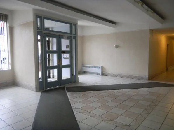 71-11 Yellowstone Boulevard image 1 of 3