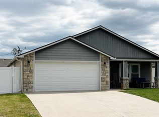 7012 SW Wheatfield Ln, Topeka, KS 66619