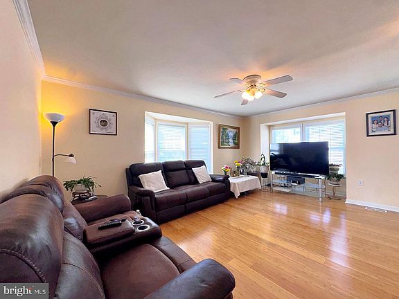 3rd image of 12 Bruce Dr