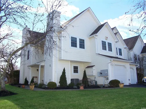 147 Erin Lane #147, East Setauket, NY 11733
