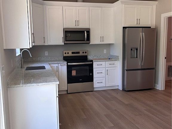 2nd image of 205 Melrose Place