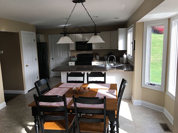 3rd image of 105 Christina Ct