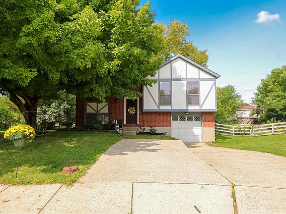 2nd image of 1590 Hickory Hill Ct