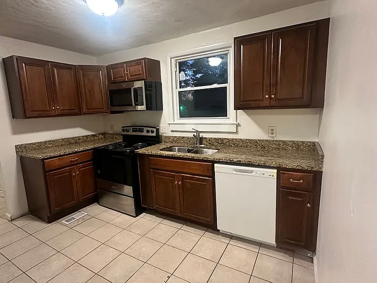 35 Fairview Cir S — Photo 9