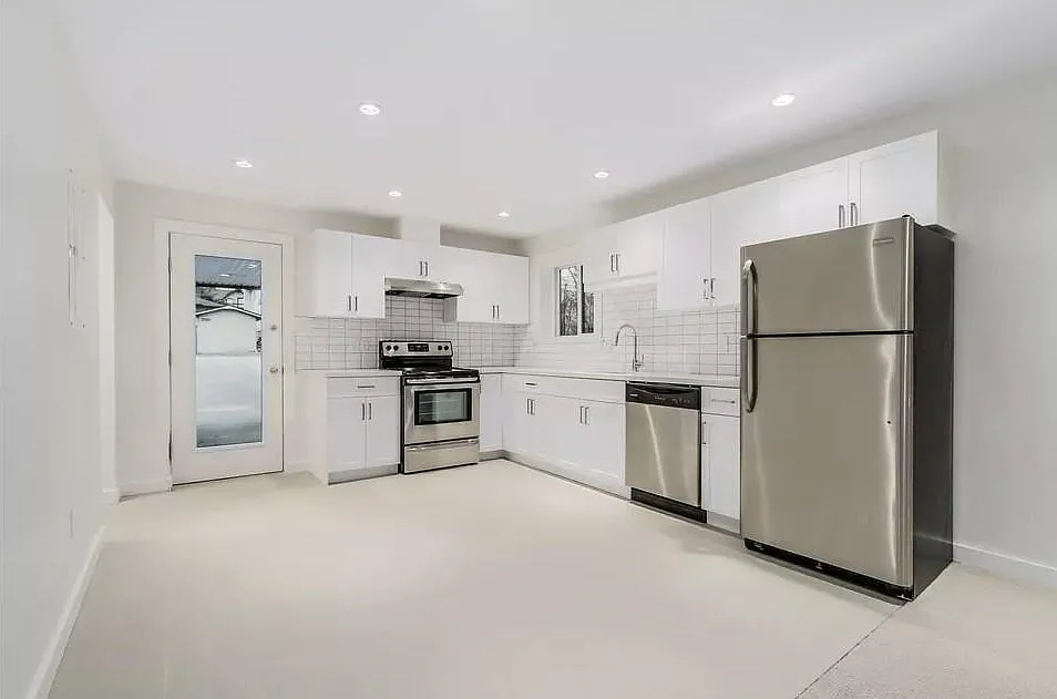 2 bed, 930 sqft, $2,100 — Photo 3