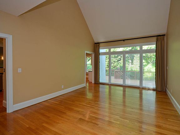 3rd image of 5243 Larue Ct