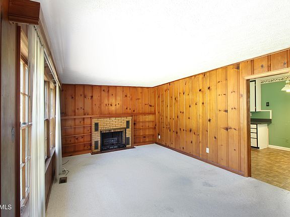 3rd image of 4600 Fulton Dr