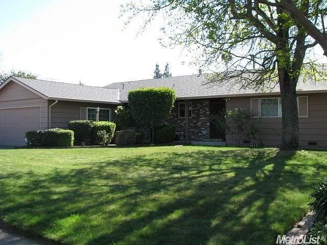 2174 Sarazen Ave photo 1