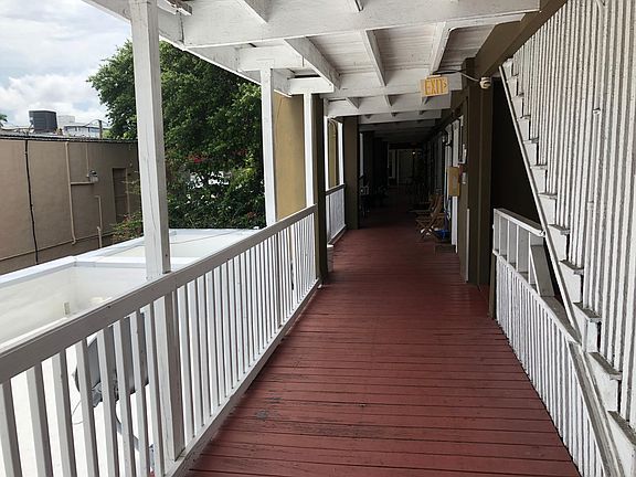 5th image of 232 4th St N APT 20