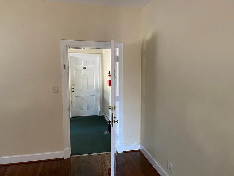 29 Van Heuval St — Photo 4