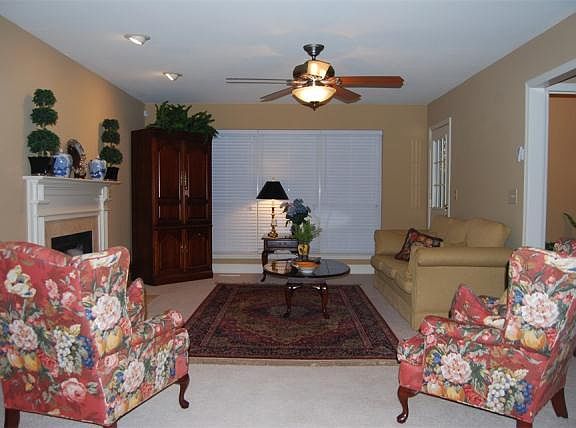 5th image of 827 Windy Hill Dr
