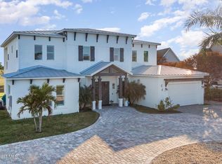 64 Country Club Rd, Cocoa Beach, FL 32931