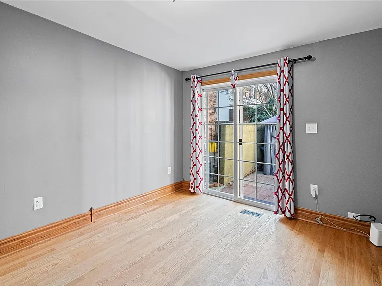 900 Harden Ct — Photo 18
