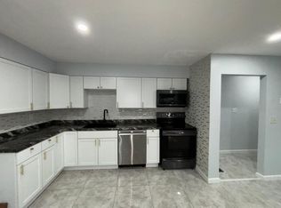 1911 Crimson Dr, Louisville, KY 40272