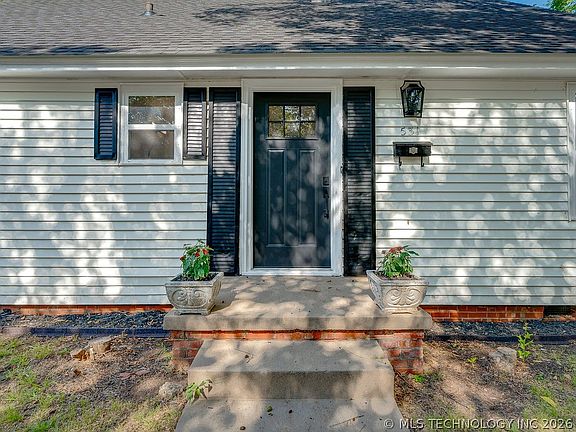 3rd image of 531 N Crownpoint Dr