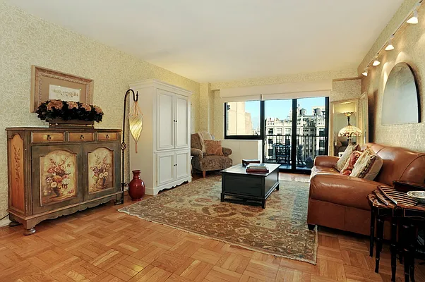 Sold by Corcoran | media 3