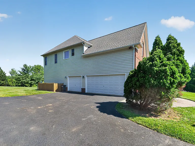 13031 Twelve Hills Rd — Photo 36