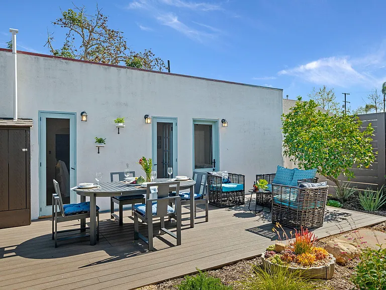 224 W Cota St — Photo 29