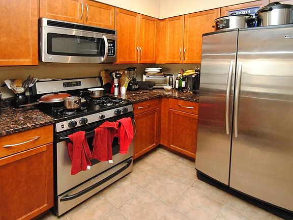 5th image of 3142 N Southport Ave #1R
