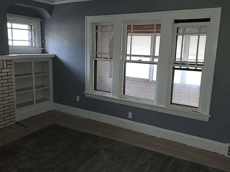12313 Rexford Ave — Photo 2