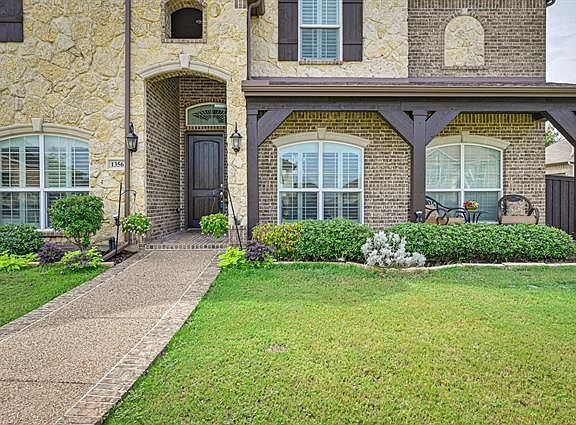 3rd image of 1356 Meadowview Dr