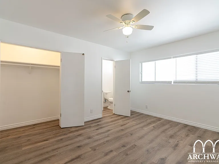 1115 Glenville — Photo 9