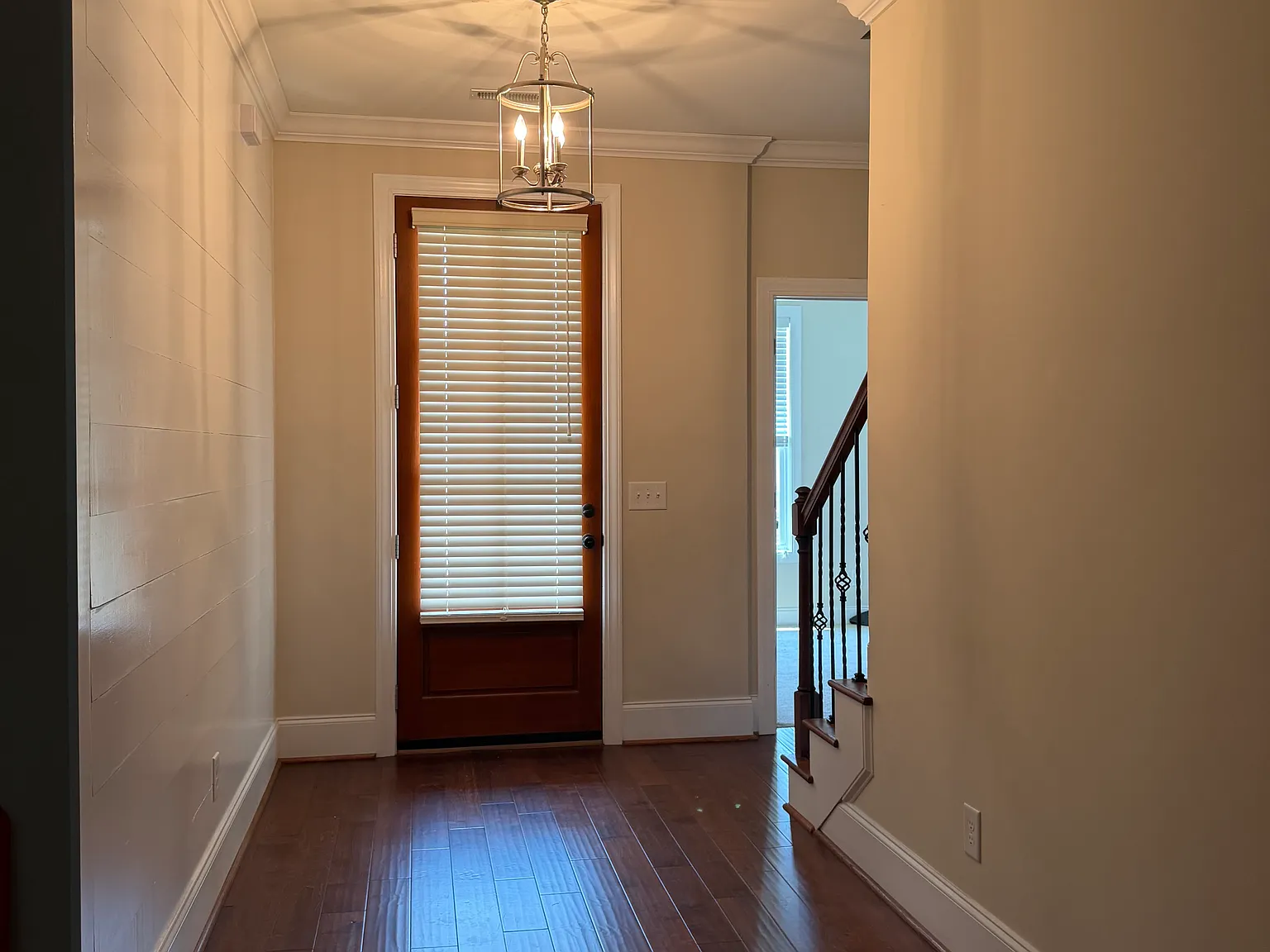 5 bed, 2350 sqft, $2,500 — Photo 3