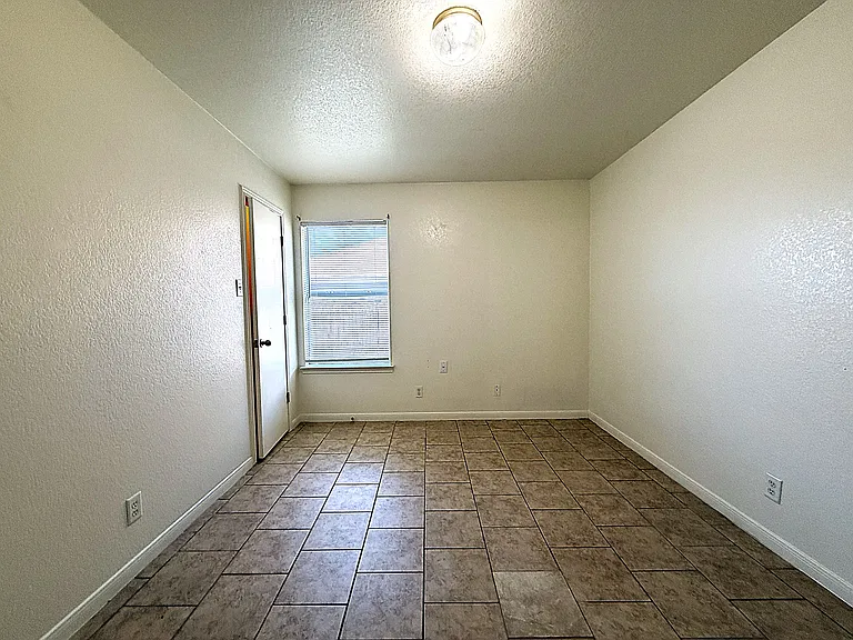 1304 Cinch Dr #B — Photo 22