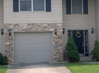 16 Casey Ln, Hurricane, WV 25526