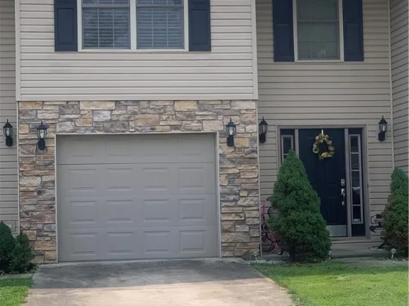 16 Casey Ln, Hurricane, WV 25526