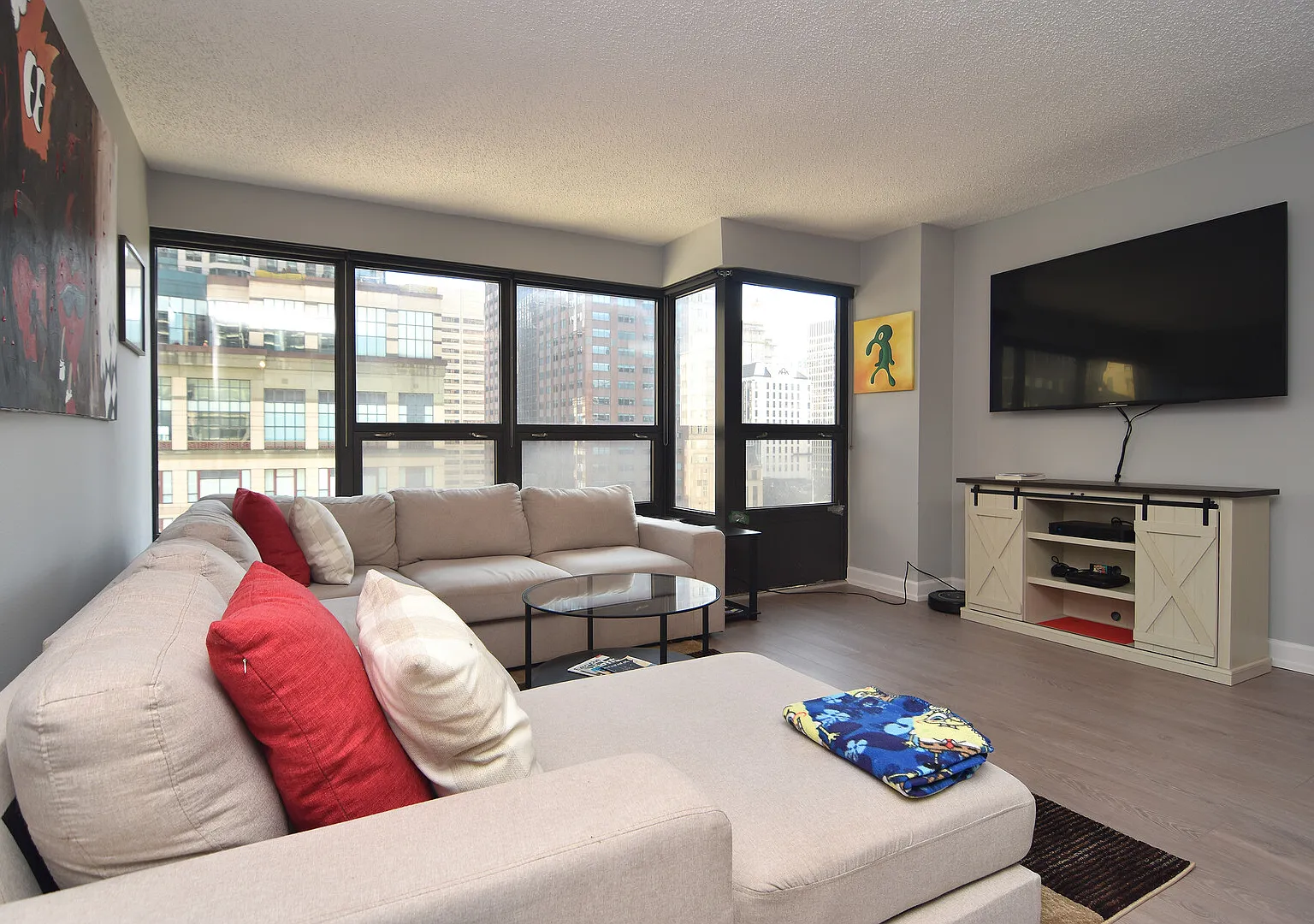 Amazing Condo in River North (Downtown Chicago) — Photo 1