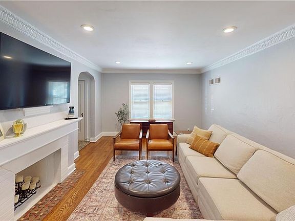 2nd image of 428 E 71st Ter