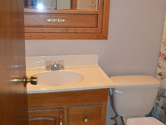 4th image of 807 Gloucester Dr