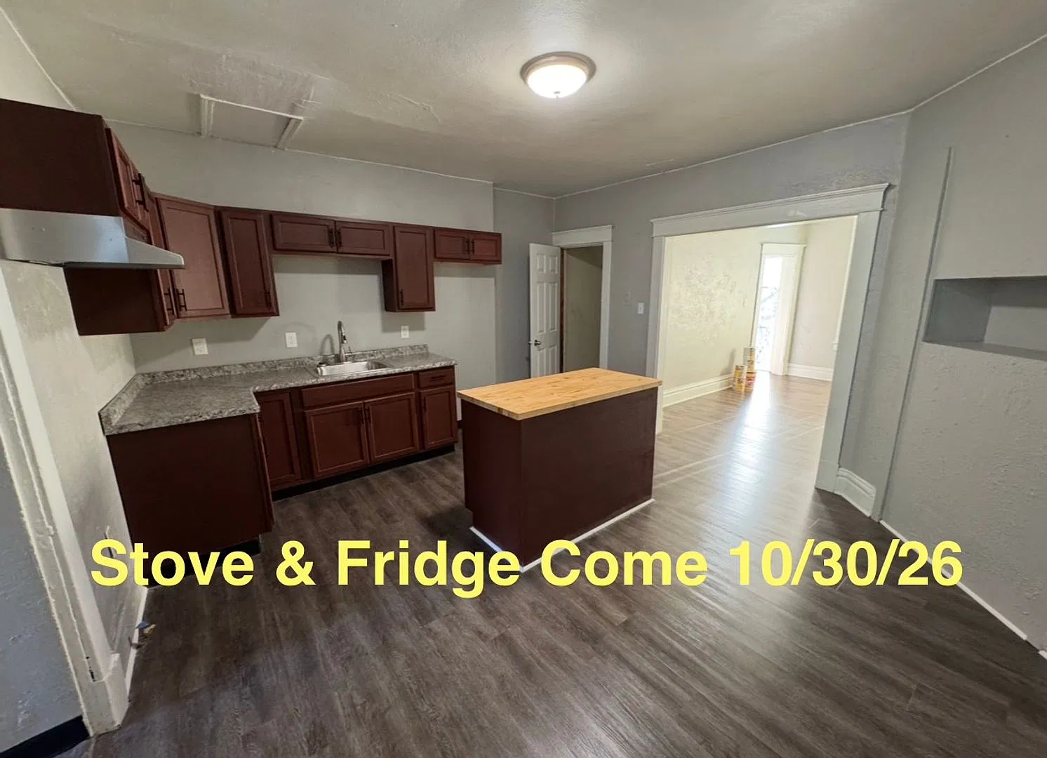 Lovely 2 Bedroom Townhome with New Kitchen with Butler's Pantry — Photo 1