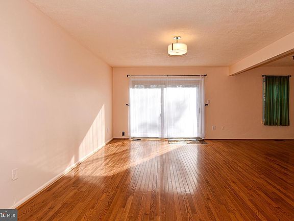 5th image of 5558 Burnside Dr #5558