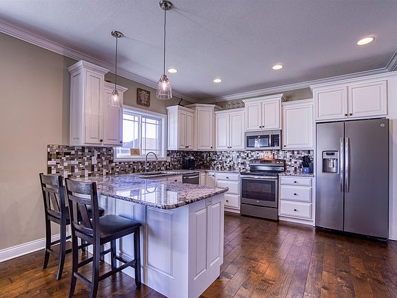 5th image of 2930 Courtz Ct