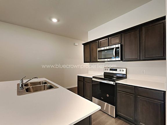 2nd image of 3401 Sweetwater Way