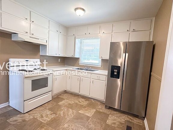 5th image of 2429 3rd Pl NW