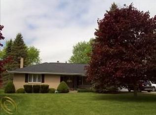250 S Allen Rd, Saint Clair, MI 48079