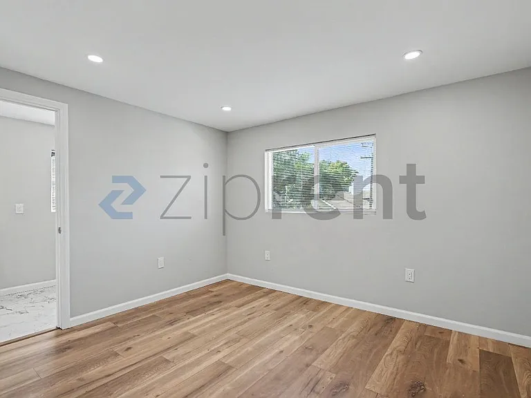 1204 W 50th St — Photo 18