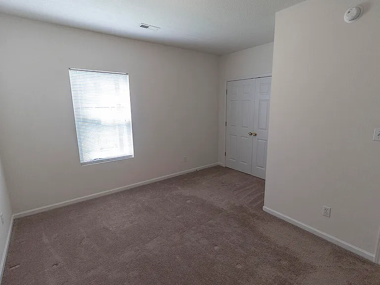3402 E Saint Charles Rd — Photo 23