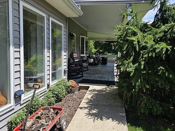3rd image of 162 Cummings Rd