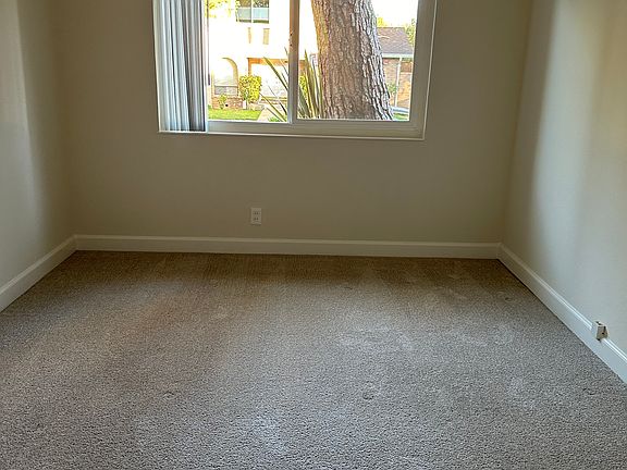 3rd image of 550 Tyndall St APT 1