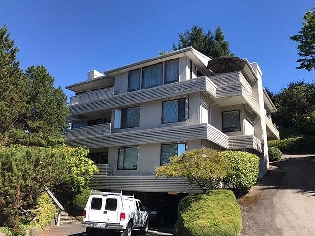 Triplex. Lower unit for rent.