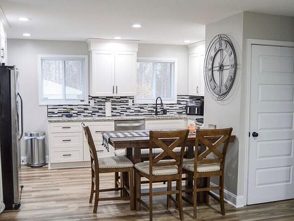 3rd image of 717 Glengarry Dr