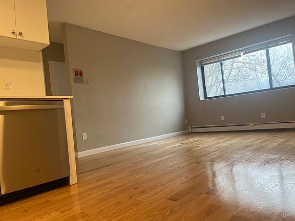 4th image of 226 Parker Hill Ave #18