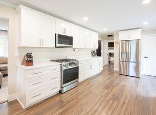 W358N5884 Surrey DRIVE, Oconomowoc, WI 53066