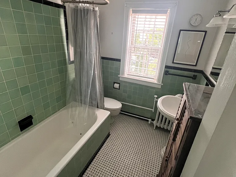131 S 39th St #16 — Photo 17