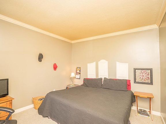 3rd image of 701 Morning Glory Ln