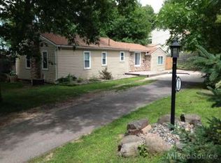 8110 Woodside Dr, Clarkston, MI
